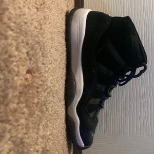 Jordan 11’s size, 7.5 color: black and white and gold